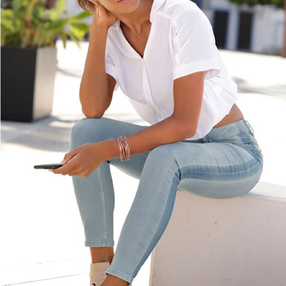 LASCANA Light Wash Skinny Jeans – New with Tags - Size 12